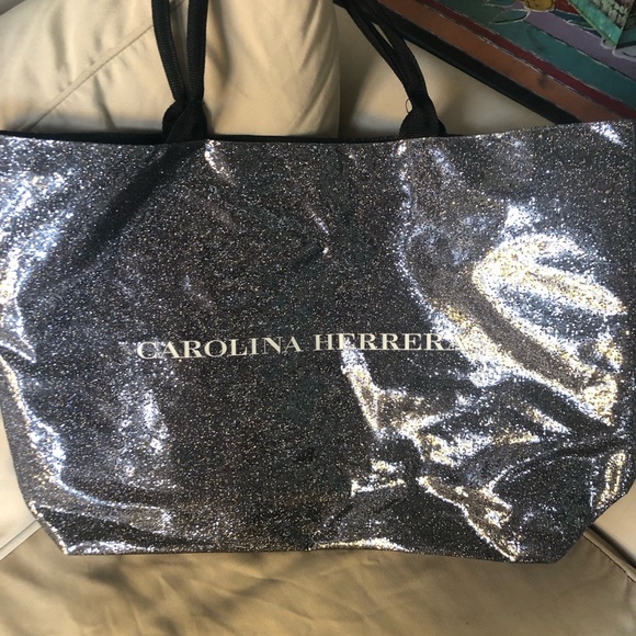 Carolina Herrera Sparkling “Good Girl”
Large Tote Bag - Picture 1 of 4